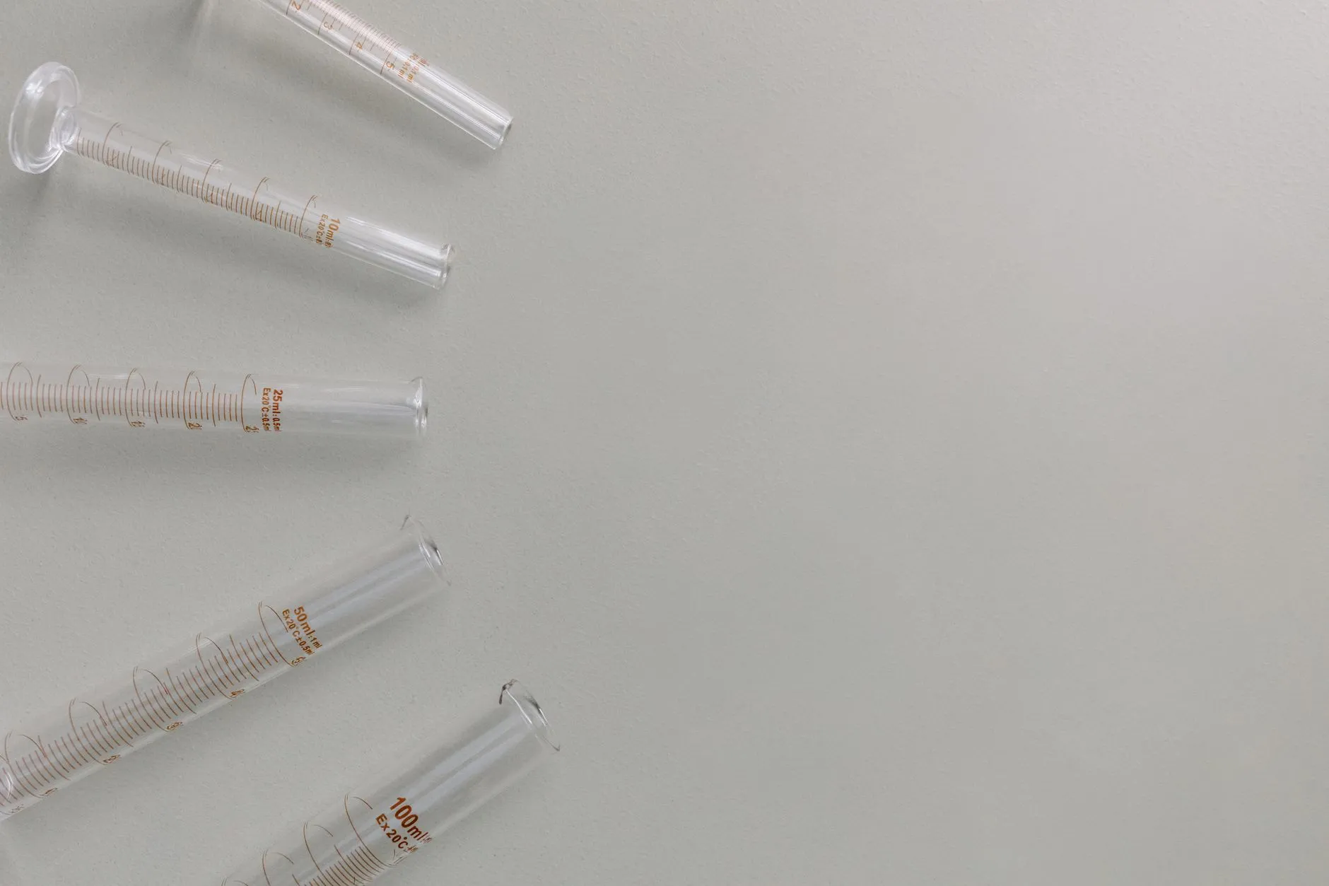 HDMI连接器在4K设备中的信号传输性能对比分析